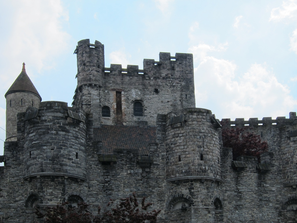 Photograph of a castle taken during the day. A very blue sky is perceived in the background.